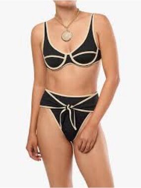 WEWOREWHAT Contrast Trim Scoop Underwire Bikini Set Women’s Small Black 7312